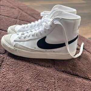 Nike blazers women size 6